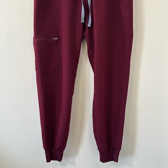 FIGS Zamora Jogger Scrub Pants Burgundy Size Medium Petite - Picture 4 of 11